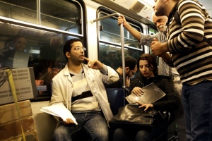 Les acteurs de ''Ali weld Soltana'' en plein briefing dans le métro